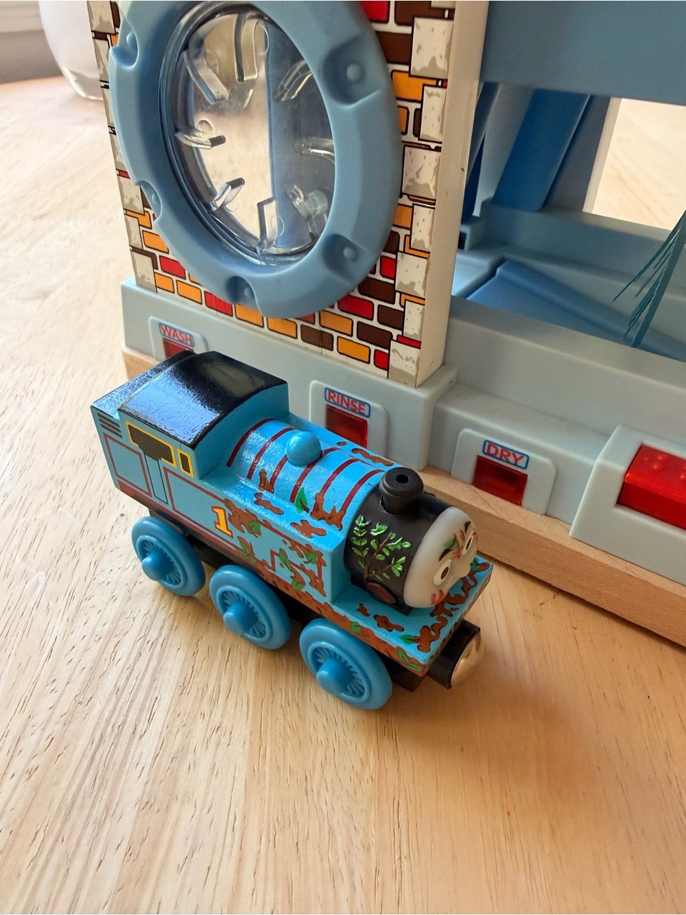 Thomas The Train Wood Car Wash Toy - Picture 8 of 10